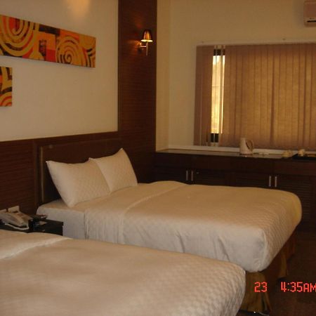 Hip Spa Motel Taichung Exteriör bild