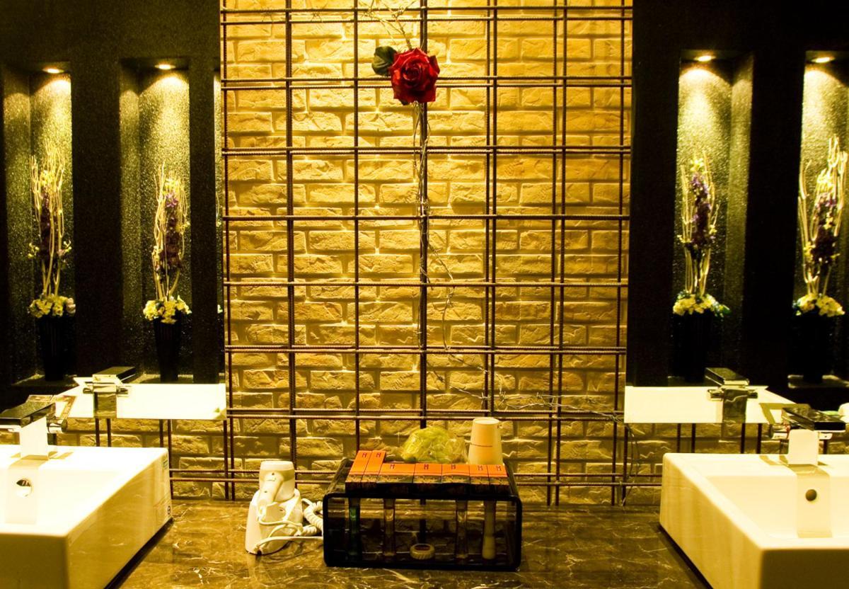 Hip Spa Motel Taichung Exteriör bild