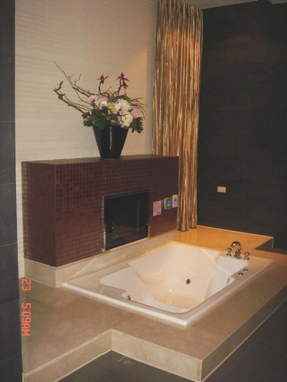 Hip Spa Motel Taichung Exteriör bild