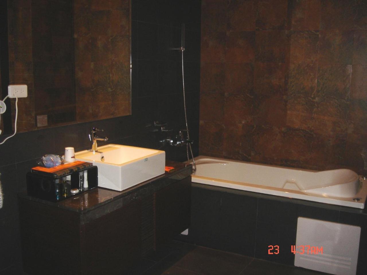 Hip Spa Motel Taichung Exteriör bild