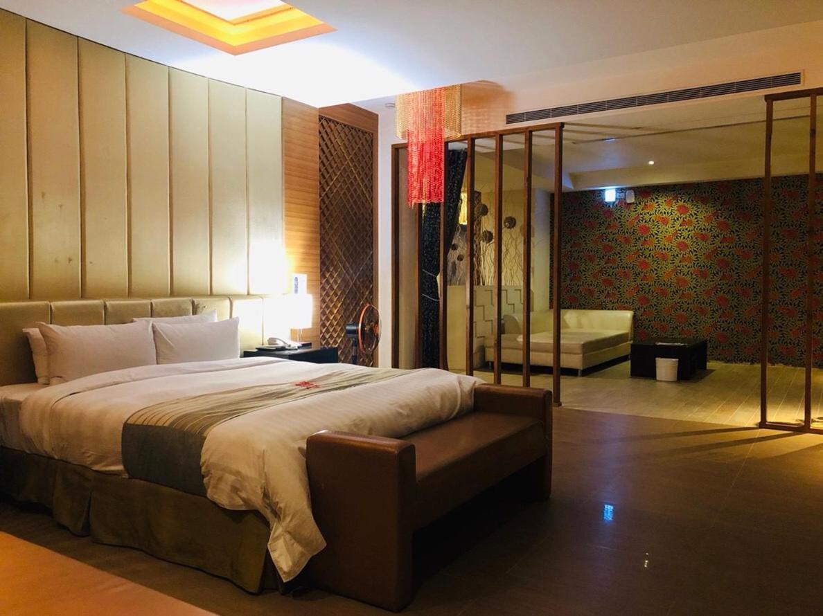 Hip Spa Motel Taichung Exteriör bild